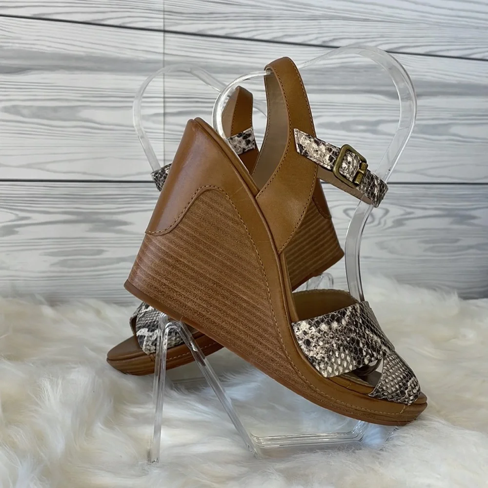 Johnston & Murphy Snake Embossed Wedge Sandals‎